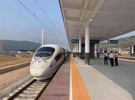 梅汕铁路首趟列车开出了！梅州正式进入高铁时代_南方网
