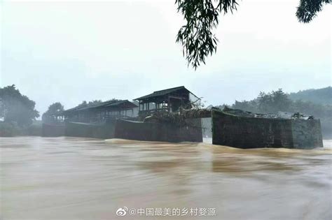 四川一在建大桥被洪水冲垮，30秒不到桥体就被吞噬_凤凰网视频_凤凰网