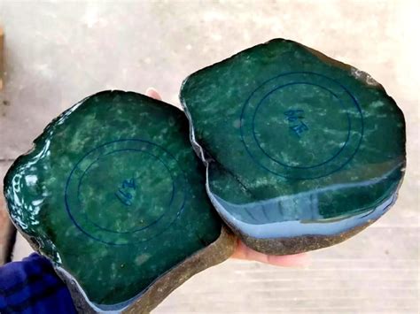 油青种翡翠如何看水头 什么水头才是好的 - 冰种玻璃种翡翠手镯挂件A货_翡翠原石种水等级划分鉴定价格多少钱，国翠世家珠宝