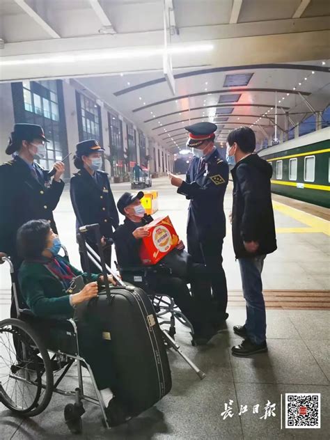 他是“红旗列车”唯一男列车长，对象还是乘客介绍的_武汉_20023_新闻中心_长江网_cjn.cn