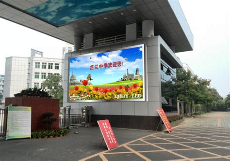 户外P8LED全彩曲面大屏挂在商场外墙1㎡报价_P8LED全彩显示屏-深圳市联硕光电有限公司