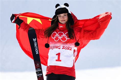 【2022冬奥冠军】谷爱凌：除了天赋，还有热爱|谷爱凌|自由式滑雪|冬奥会_新浪新闻