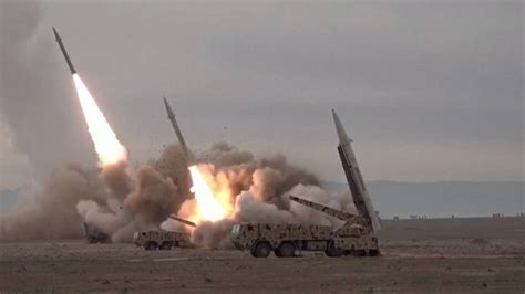 伊朗战斗机上演超低空发射导弹击落火箭目标，美媒：神秘、罕见、强大