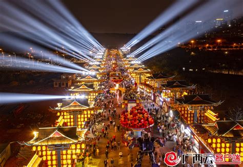 广西南宁：流光溢彩喜迎春节-人民图片网