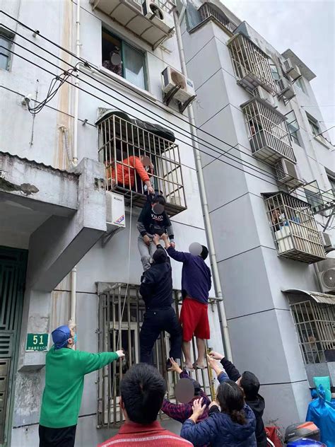 广州：两名工人从67层高楼坠落身亡_手机凤凰网