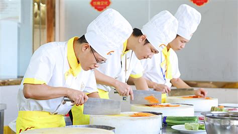 学厨师，为什么我们说在学校学习，比去餐馆当学徒好呢？_沈阳新东方烹饪学校