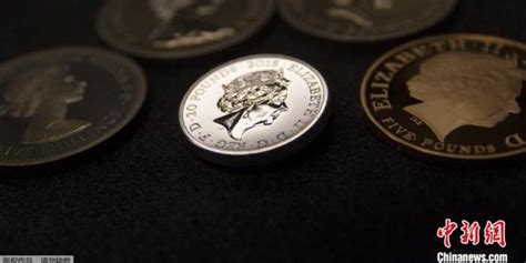 英国公布查尔斯三世硬币肖像 首批发行的钱币面值5英镑_军事频道_中华网