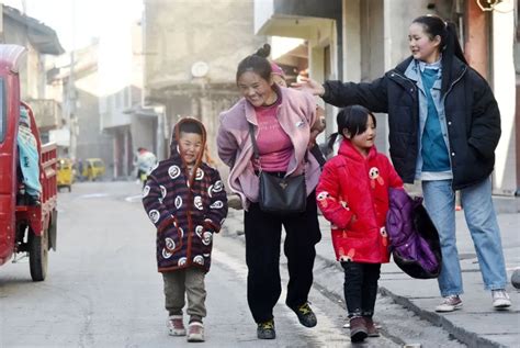 11年前感动国人的“春运母亲”找到了，现有四个子女，生活幸福 - 知乎