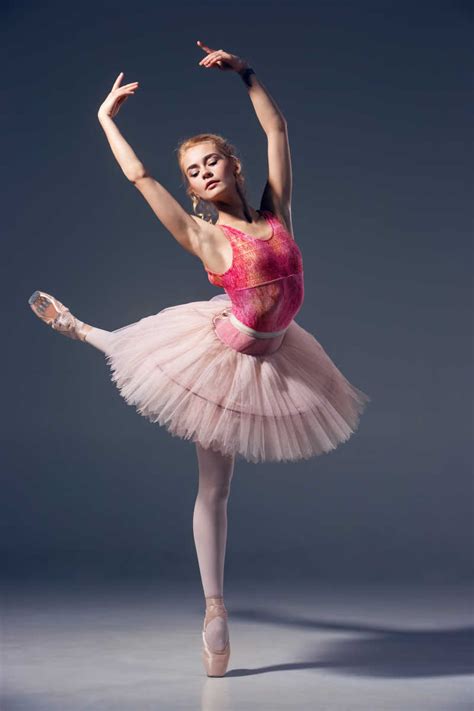 跳芭蕾的女孩高清图片下载-正版图片501107626-摄图网