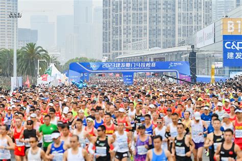 高铁上的马拉松：200名跑者的跨省专列启程 马拉松专列 广铁高铁 定制列车 高铁+文旅 六盘水马拉松 跑友专车 大湾区体育 主题列车 第1张