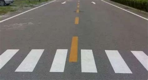 路边黄色虚线是什么标线-有驾