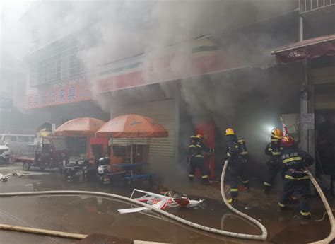 长沙梅溪湖一超市突发大火，消防成功营救7名被困人员 - 三湘万象 - 湖南在线 - 华声在线