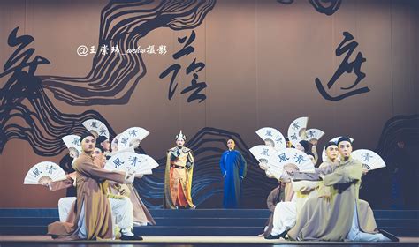 四川人民艺术剧院于12月16日晚在天桥剧场演出了四川版话剧“茶馆”
