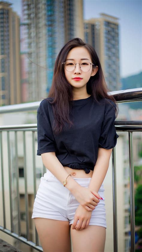 暴露的女生壁纸图片