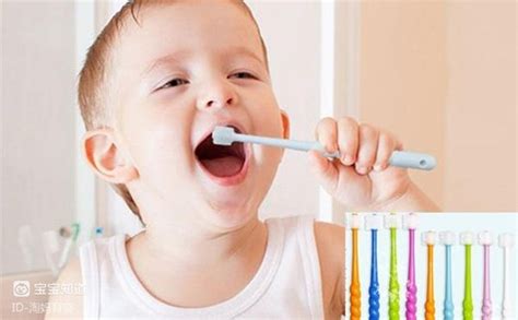 小女孩在刷牙高清图片下载-正版图片501371705-摄图网