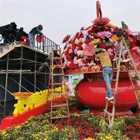 大型玻璃钢花篮雕塑营造肇庆东门广场春节氛围_方圳玻璃钢厂