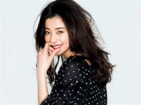 日本少女朝比奈彩泳装比基尼和私房写真图片