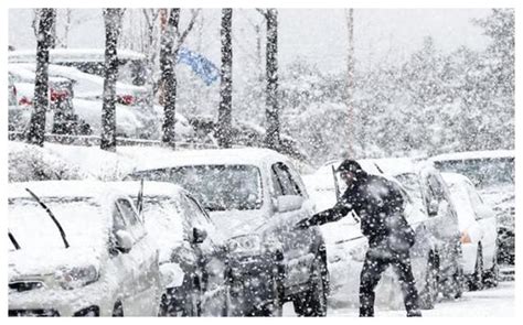 37年最强暴雪!齐齐哈尔暴雪积雪2米 居民爬窗出门，雪堆里挖汽车_搜狐汽车_搜狐网
