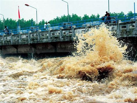 淮河王家坝闸开闸放水 航拍蓄洪区启用蓄洪-图片频道