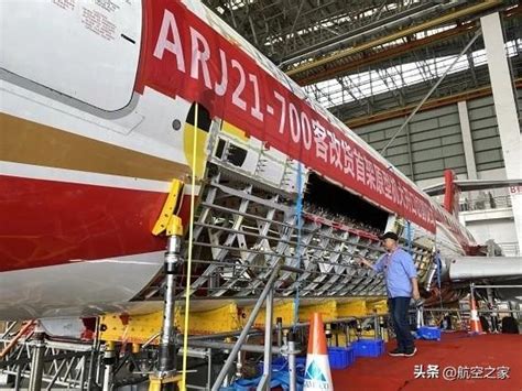 国产首架喷气式支线客机ARJ21首航成功 已着陆上海 - 社会 - 东南网