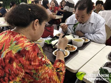 【新时代新作为新篇章】到2022年底上海老年助餐场所将增至1600家，老人“吃不厌”的温暖餐桌如何打造