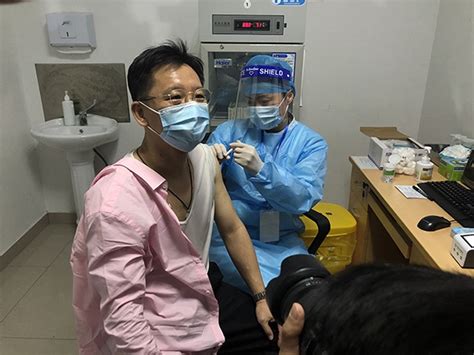上海启动台胞预约接种新冠疫苗，台胞：再次体现两岸一家亲|台湾_新浪财经_新浪网