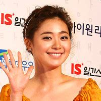 韩国女演员李英爱透露了她爱上防弹少年团的原因_即时尚