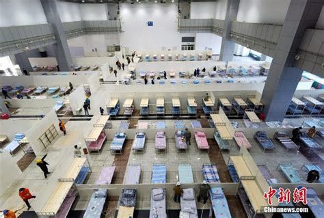 武汉国际会展中心“方舱医院”建设进入收尾阶段