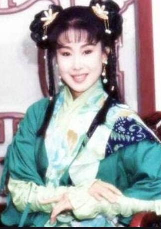 1994年，"晶女郎"吴雪雯，因拒拍"三级片"，当晚在家中被打断肋骨