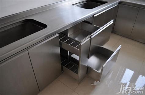 不锈钢厨房台面橱柜的特点缺点及清洁注意事项