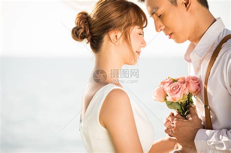 新娘幸福已婚的浪漫度假婚礼高清图片下载-正版图片502327474-摄图网