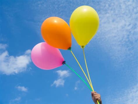 为何要禁放氦气球？美国曾释放140万个氦气球，证明禁放是对的|慈善|氦气球|气球_新浪新闻
