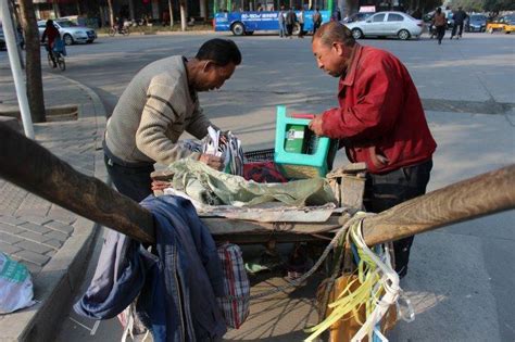 女硕士从海外回农村捡垃圾 认识北京一半收破烂的 - 社会 - 华夏微视网|华夏微视