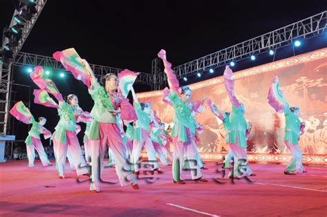 新绛县文艺苑：阳光舞蹈队表演广场舞《相约北京》视频 _网络排行榜