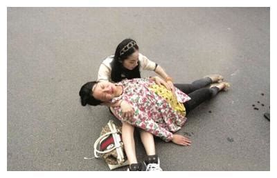南京车祸孕妇孩子被撞出图片_配图网