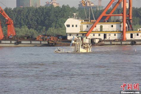 一海轮碰撞南京长江大桥后沉没 18名船员全部获救 - 文明风首页 - 文明风