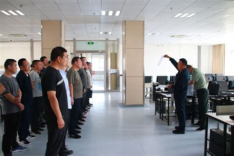 湖南省军区领导来我院对学生教官 集训情况开展考核与指导工作_湖南商务职业技术学院
