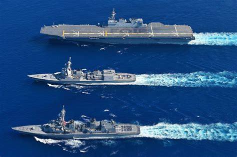 美国和加拿大两国军舰今天一同穿航了台湾海峡