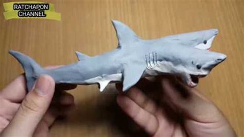 手办：用橡皮泥制作一个长着三只头的鲨鱼，动物也有连体的？