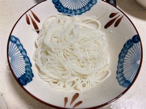 【干米粉的泡发的做法步骤图，怎么做好吃】Tinas-Canteen_下厨房