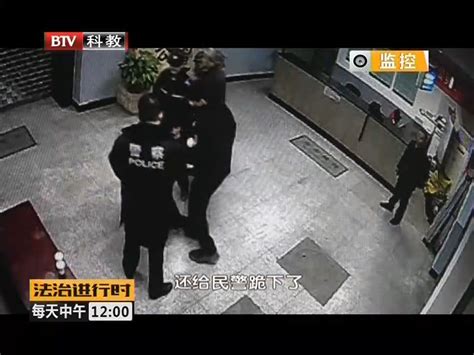 洛阳男子抢夺执法记录仪、踩踏警帽，如此袭警太嚣张！-大河新闻