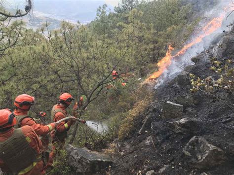 四川凉山州森林火灾 过火面积约89公顷 2640人进行扑救 - 当代先锋网 - 要闻