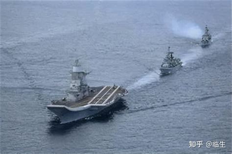 印度超日王航母特别复古，舰岛位于舰体中间，不怕舰载机撞上么？