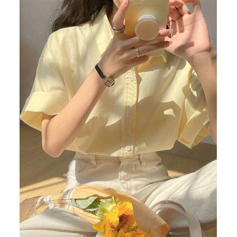 奶黄色短袖衬衫女夏天女装2022年新款法式雪纺上衣设计感小众衬衣-淘宝网