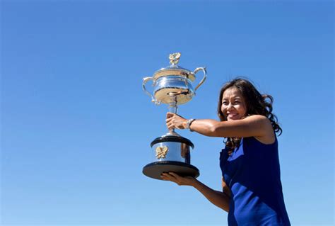 李娜获澳网女单亚军 与个人首个大满贯冠军擦肩-搜狐新闻