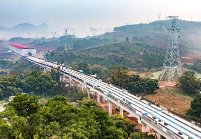 广西贺州：高速公路建设忙-人民图片网