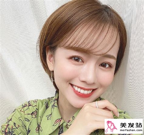 日系短发甜美女生头像