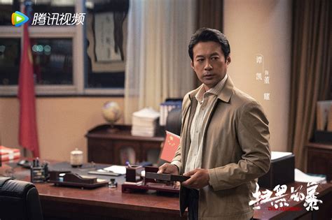 《扫黑风暴》开播，演员刘扬解锁警官身份开启扫黑除恶之战!_搜视网