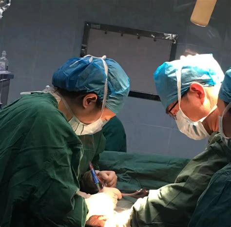 我院妇科完成一例“盆腹腔巨大囊实性包块”切除手术 - 动态新闻 - 贵州医科大学第二附属医院