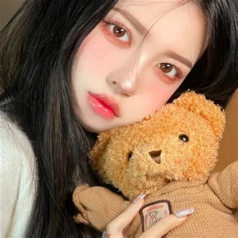 甜美女生头像散发